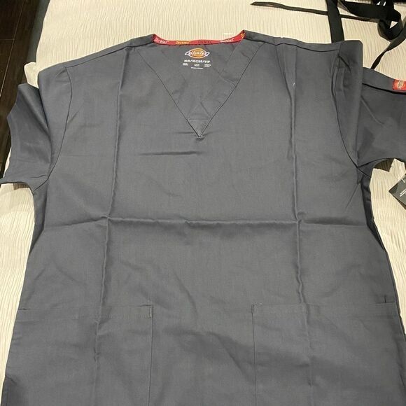 Ladies work scrubs   - Picture 4 of 4